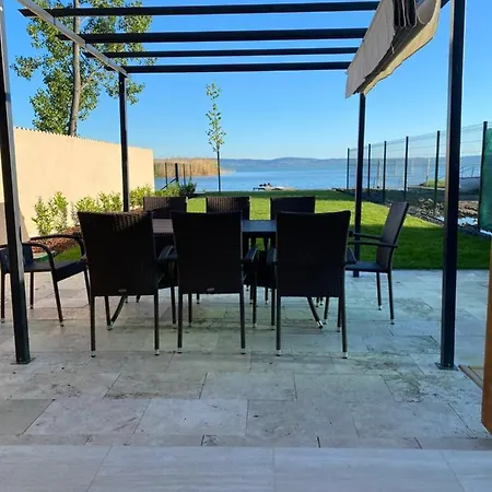 Lakesidehouse Szofi *